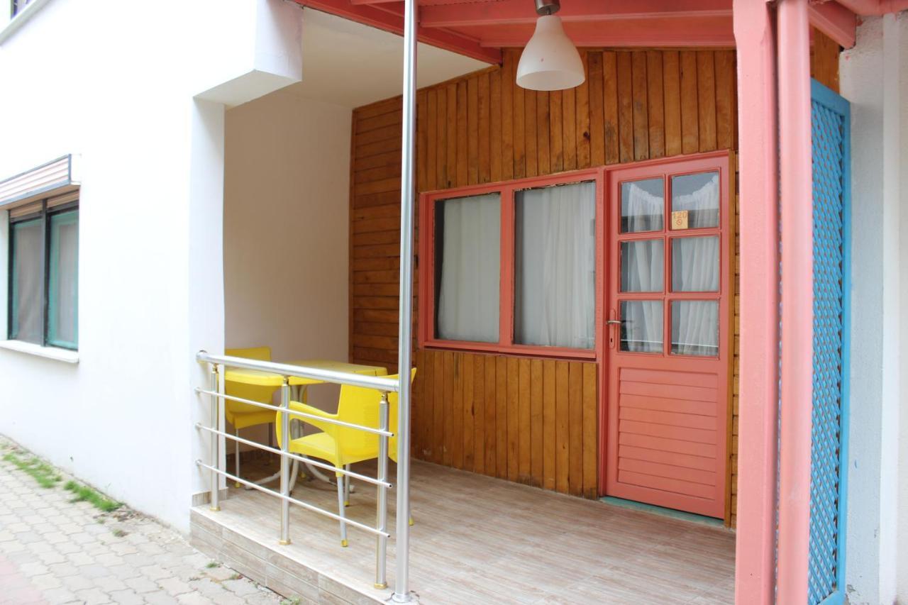 Hotel Ennis Inn Rodostó Kültér fotó